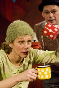 TEATER TRE Bubbla Liten och stor. På teater. Tillsammans. Fritt efter oändligt många pekböcker. En föreställning för bebisar 6 till 12 månader och deras. Varje scen blir som en bild i en pekbok.