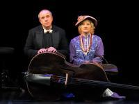 UUSI TEATTERI FESTEN - JUHLAT Barnteaterföreställning, med finska populära barnvisor, där publiken får delta i festen med sagans och musikens hjälp.