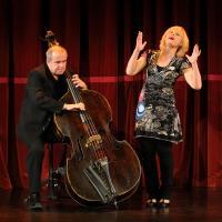 UUSI TEATTERI KNAS I HJÄRTAT - KÄRLEK PÅ FINSKA En musikalisk soppa med finska kryddor om den underbara och svåra kärleken. Musik av Kaj Chydenius, Dan Andersson, Lasse Mårtensson m.m. och texter av Rickard Wolff, Rosa Liksom m.