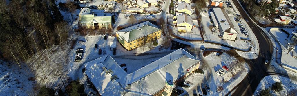 DRIFTNETTOBERÄKNING INTÄKTER 2017 Tkr Kr/kvm KOSTNADER 2016 Tkr Kr/kvm Hyresintäkter* 1 613 1 898 Fastighetsskatt 41 48 Försäkring 11 13 Snö och trädgård 20 24 Reparation & underhåll** 51 60