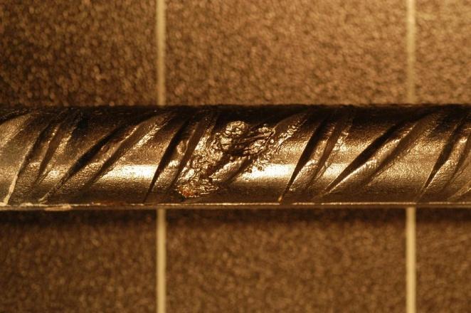 21 1 Korrosionsangrepp på järn i balk 21 med täckskikt c=20 mm, stålspänning 380 MPa och diameter 12 mm kloridbelastning ovanifrån, gradering 2.