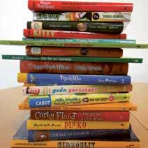 BIBLIOTEK GRATIS om inget annat anges SOMMARBOKEN För dig som är 6 12 år. Läs tre böcker och få en presentbok! Beräta vad böckerna handlade om och vad du tyckte i et häfte och få en presentbok.