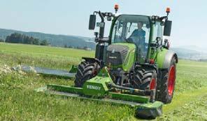 Hydrauliskt fällbara skydd medger snabbt transportbyte i driftläge. Den stora svängradien gör det möjligt för Fendt att följa underlaget perfekt.