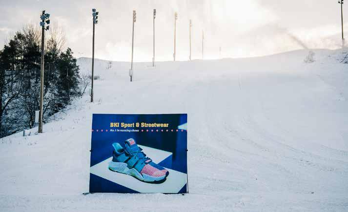 Expand GrandFabric Outdoor En backdrop för alla väder En backdrop när du vill profilera ditt varumärke utomhus, oavsett årstid och väderförhållanden.