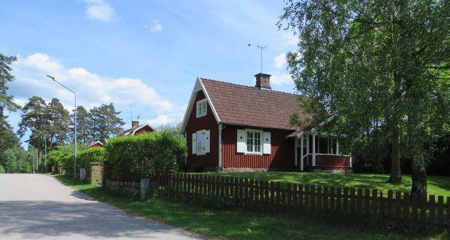 Emmabo 1:710, en av tre arbetarbostäder