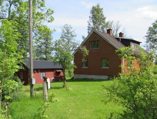 För att kunna köra upp höskörden på andra våningen fanns