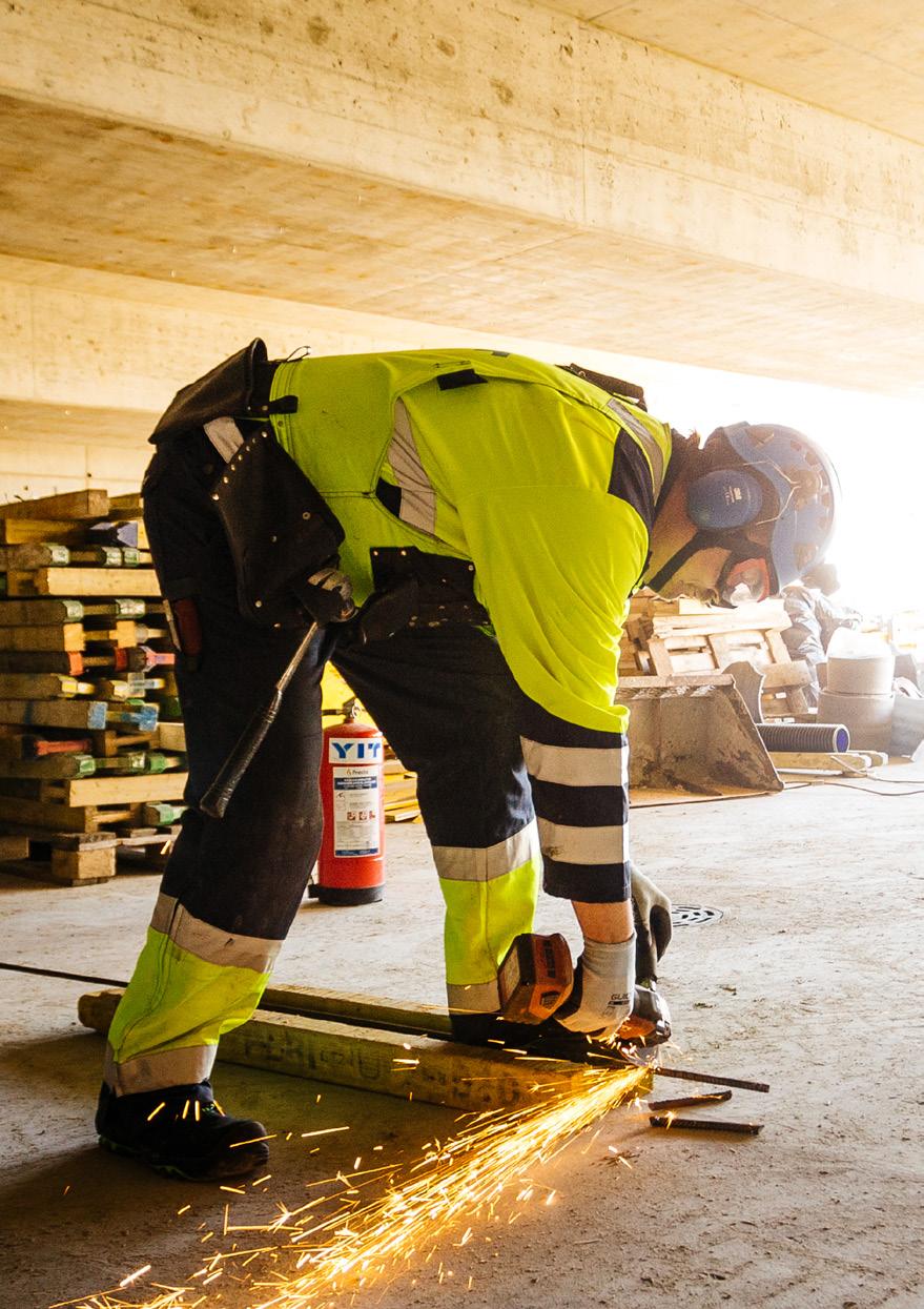 3.2 RELATIONEN TILL VÅRA ANSTÄLLDA Det är våra anställda som avgör om vi lyckas och företaget måste därför uppträda som en ansvarsfull arbetsgivare.