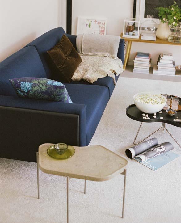 1003 Wood Soffa 2-sits Monica Förster Art. nr: 162-05 170 87 72 39 67 1 6.9/7.6 229/251 Gavel i ek eller ask, ytbehandling och färger se sid 3.