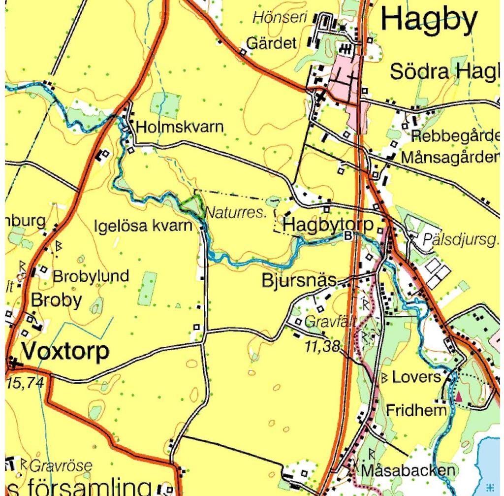 Kring området där den gamla väg E22 korsar Hagbyån (B) finns det bra miljöer att