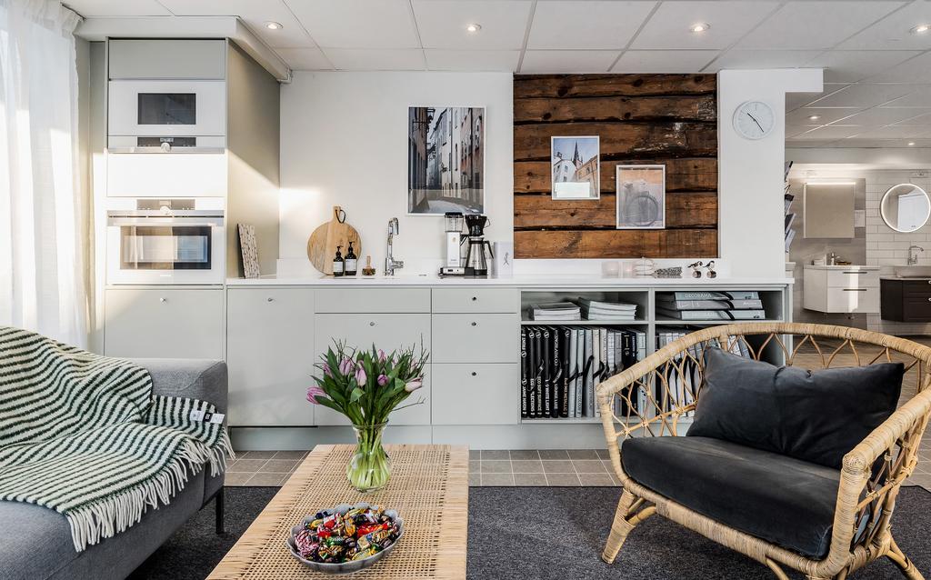 Bostadsrättshavaren är skyldig att följa bostadsrättsföreningens beslutade regler för markområdets utformning. Bostadsrättshavaren skall på egen bekostnad sköta det markerade markområdet.