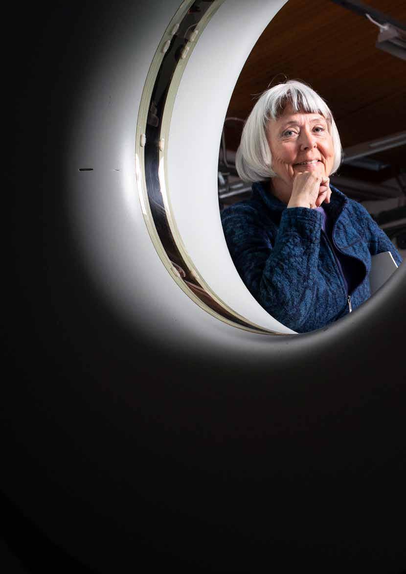 PORTRÄTTET Trä är fascinerande men inte levande Biträdande professor Margot Sehlstedt Persson har varit med länge. Sedan 1983 om man ska vara exakt.