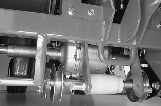 Underhåll 0. Kontrollera alla anslutningar och se till att det inte läcker någonstans. BYTE AV HYDRAULOLJEFILTER (fig. 4) Hydrauloljefiltret måste servas regelbundet.