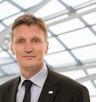 SSAB 2017 11 KONCERNLEDNING MARTIN LINDQVIST (1962) OLAVI HUHTALA (1962) CHARLES SCHMITT (1959) PER OLOF STARK (1954) JONAS BERGSTRAND (1965) VD och koncernchef Divisionschef SSAB Europe