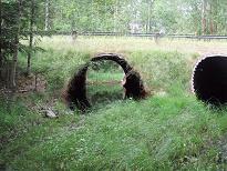 Bild 42. Rörbro vid Kölebäck. Kommentar Nedan följer en jämförelse av ett antal parametrar för Äspebäcken med övriga karterade vattensystem i Kalmar län, inklusive Emån i Jönköpings län.