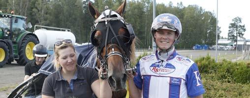 IGARE SEGRARE I LBC-LOPPET Priset skall erövras gånger av samma hästägare för att bli ständig egendom 00 m 000 m 00 m 000 m Sista 00 m CSON MARJE 00: *, AM, M Total: -0-.00,mbr.s.e Up ront Larry - : 0-0-0 00 : -0-,a.