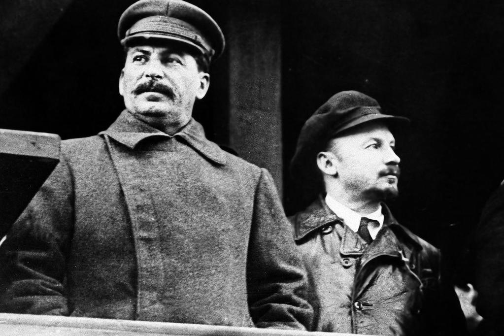Roy A. Medvedev Mordet på Bucharin Ur Roy & Zhores Medvedev, The Unknown Stalin, 2003. Översättning: Björn Erik Rosin Se även lästipsen efter artikeln.