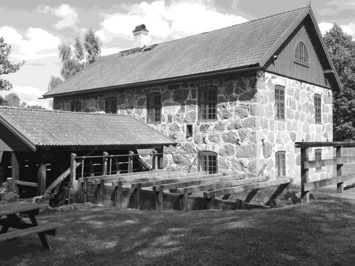 Tolgs naturcamping ligger på östra sidan av Tolgasjön. Här kan du campa i en underbar miljö med tält, husvagn eller husbil.