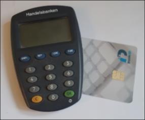 Exempel på fullständiga multifaktorer Smartcard (eller Personal Identity Verification (PIV) card) Det klassiska PKI-baserade inloggningskortet med kortläsare Kräver kortläsare med koppling till