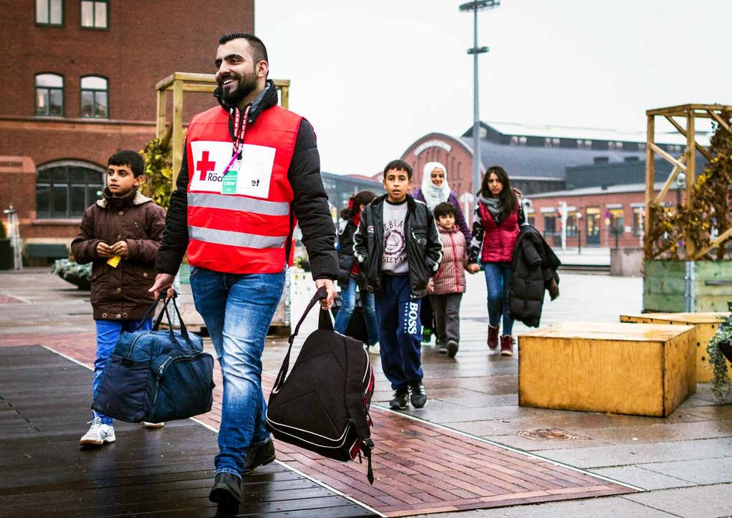 8 På flykt 2015 På flykt 2015 9 FRAMME Malmö, Sverige, november 2015 Volontären Sarmad är på plats på Centralstationen i Malmö för att möta människor på flykt som kommit till Sverige.