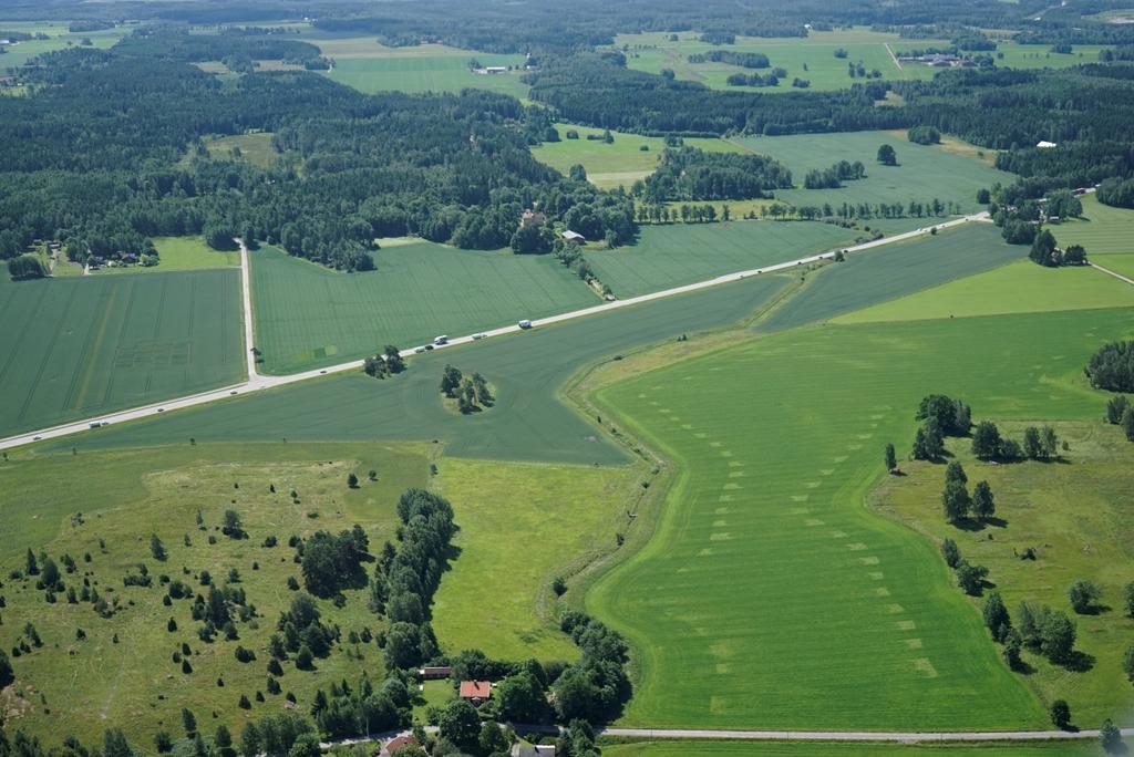 Öppet odlingslandskap kring E20 vid Berga - Ingarud 3.Tjos-Fåleberg och Hassle kyrkby Tjos Fåleberg är ett område som utpekats som kulturmiljö av kommunalt intresse.