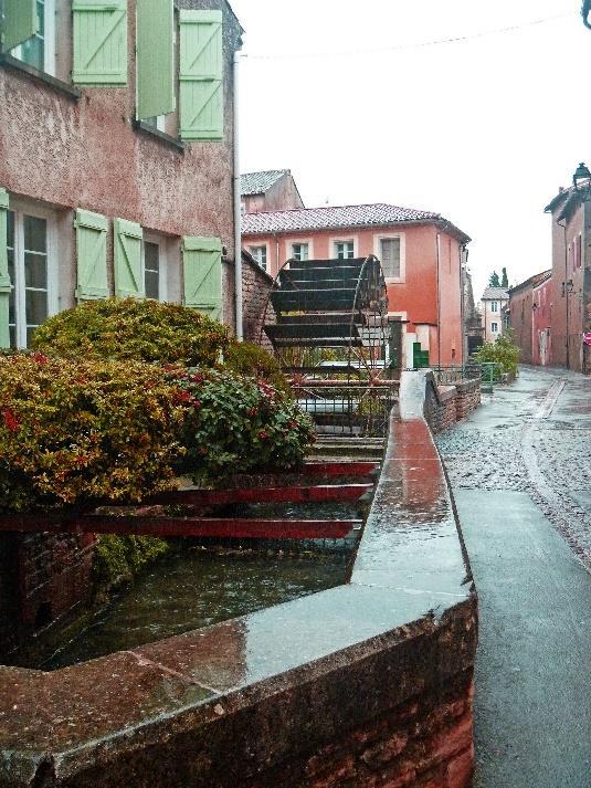 Det bästa av Provence, Isle sur la Sorgue Buoux, 7 nätter 2(7) Dag 1 Ankomst till Isle sur La Sorgue Isle sur la Sorge kallas ibland för Lilla Venedig då staden är helt omgärdad av floden Sorgue.