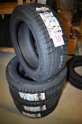 4 st dubbfria Kumho vinterdäck KW 31, 205-55-R16 -