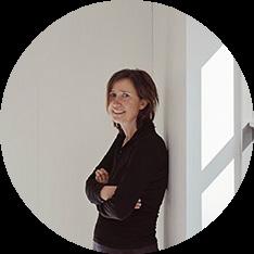 Hon är utbildad arkitekt vid Bergen arkitekthögskola och på KTH i Stockholm.