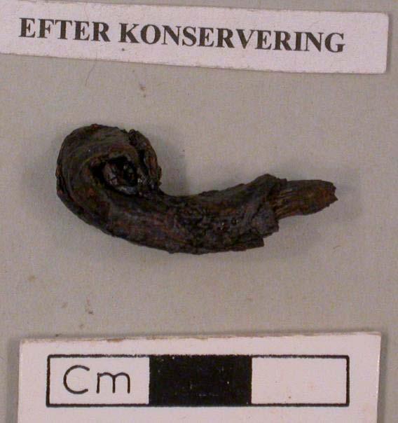 Hästskorna urlakades i fyra månader, innan de blev kloridfria. De första veckorna innehöll vattnet oljeprodukter, som löstes ut.
