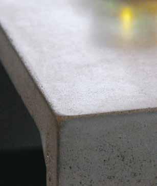 fterbehandla Mindre luftbubblor i betongen lagas genom att fylla hålen med samma betong. Använd en tesil så att finmaterialet kan urskiljas och användas för ändamålet.
