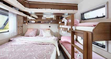 möjligt att ersätta enkelsängarna fram med en tvärgående queensbed istället.