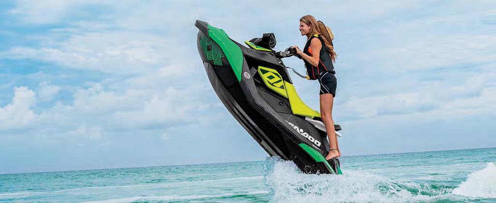 Reglage och grepp Körglädje 10 TILLBEHÖR Sea-Doo SPARK gör det enkelt att stå upp, visa sig på styva linan och få uppmärksamhet.