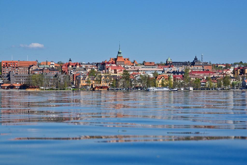 Sammanfattning Det här är Östersunds Kommun Östersunds kommun har drygt 63 000 invånare och ligger vid Storsjön, mitt i Jämtland. Kommunen är cirka 2 500 km² till ytan.
