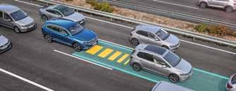 LANE ASSIST S Monotona vägsträckor och smala landsvägar kan sätta din koncentraton på prov.