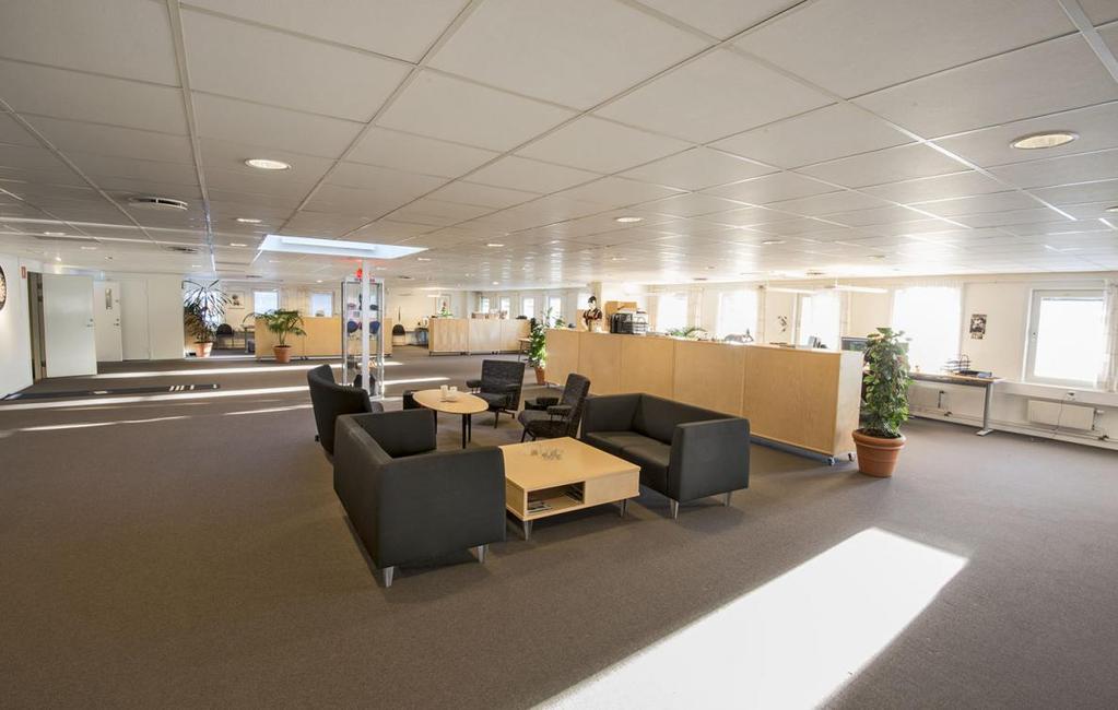 Fastigheten Kommun: Stockholm Ort: Farsta Område: Farsta Gatuadress: Planlösning 2 752 kvm fördelat på tre våningsplan. Entreplan om 1 272 kvm med lager och kontor.