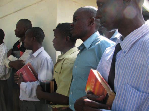 Några av dem som utbildas till evangelister i Kenya. Foto Marianne Sandström Förutom skolavgifter stöder SLEF utbildning av präster och evangelister.