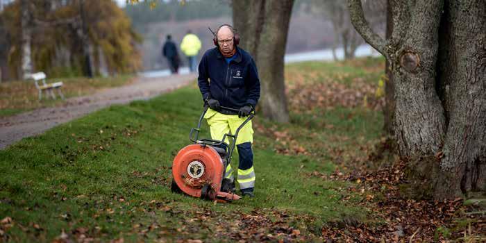 PERSONALEKONOMISK REDOVISNING Kommunen utför årligen en lönekartläggning vars syfte är att upptäcka, åtgärda och förhindra osakliga löneskillnader mellan kvinnor och män som utför lika eller