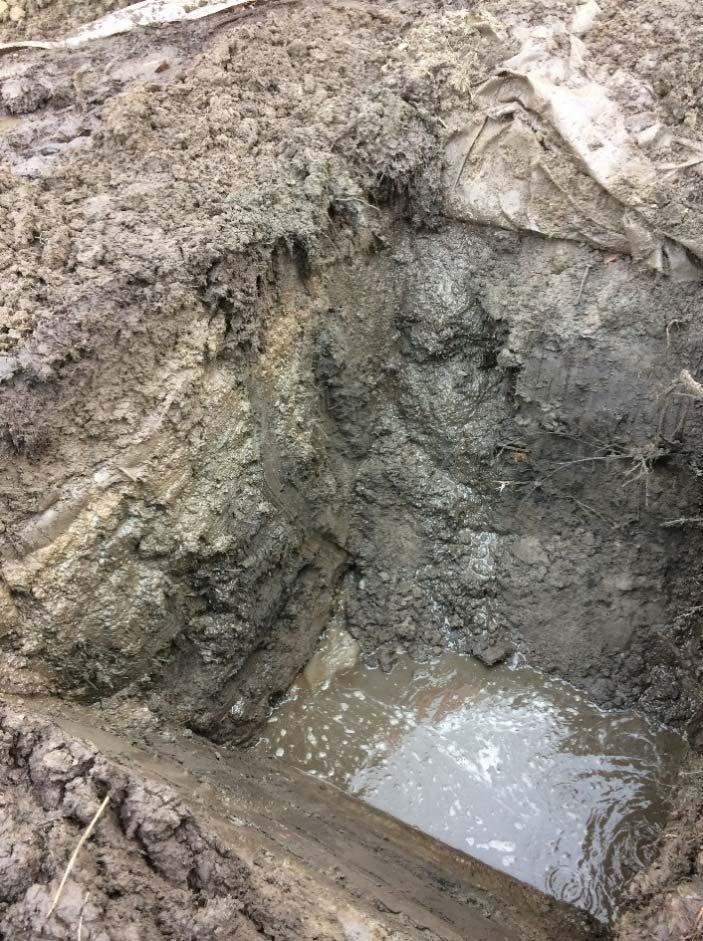 Foto till vänster schaktvägg mot ån och