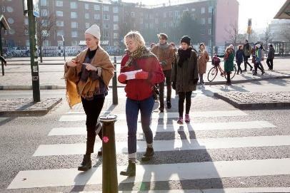 Av den anledningen kan en satsning på gång- och cykelvägar även verka positivt ur ett jämställdhetsperspektiv.