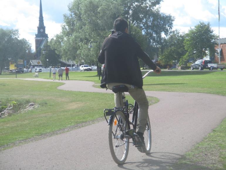 Korsningar och passager Det finns mer eller mindre synliga hinder för cyklister i korsningar idag.