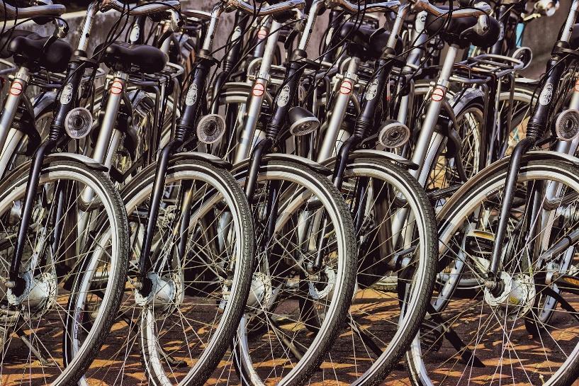 Förslag till åtgärder: Ta fram platsförslag på var cykelparkeringar för specialcyklar behövs och utformningsprinciper för dessa.