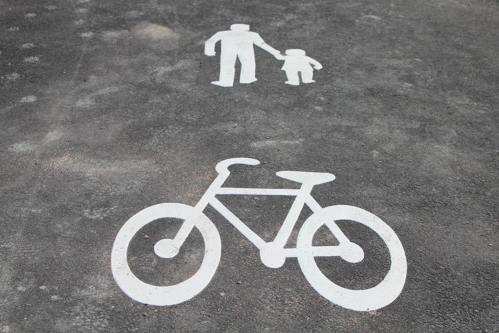 där utrymme finns, men denna lösning bör i första hand reserveras för övergripande cykelstråk med behov av god framkomlighet.