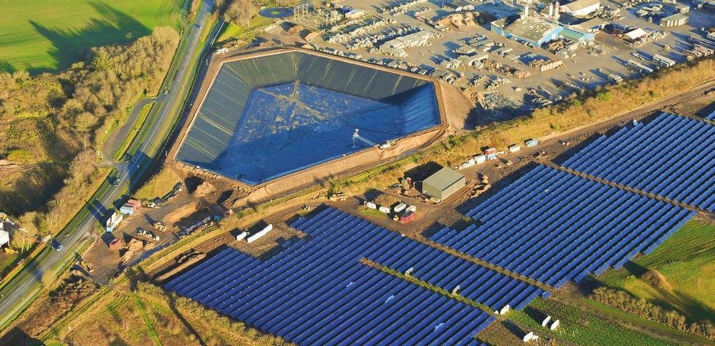 Groplager under konstruktion i danska Vojens med ett solvärmefält på 70 000 m 2. Foto Arcon-Sunmark.