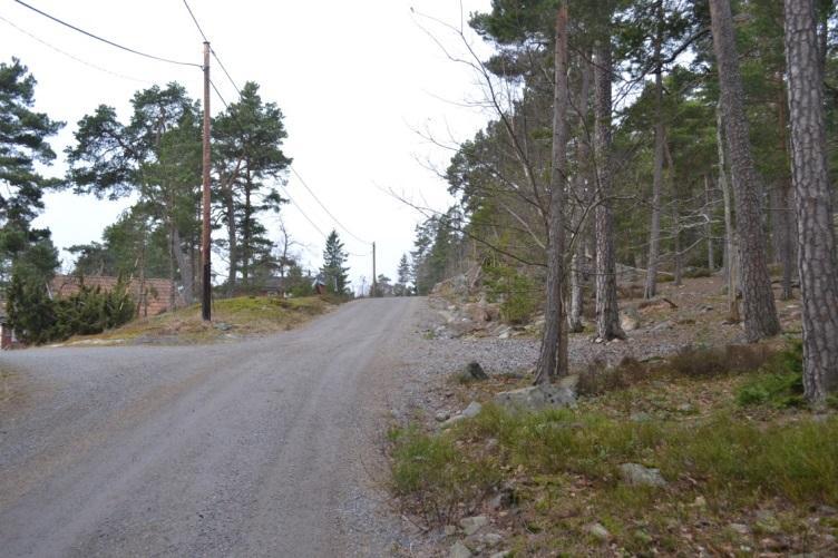 Åtgärder och konsekvenser Väg Korsningen mellan Bergbrinken och Malmbrinksvägen förbättras genom att höjdryggen enligt bild 8 schaktas bort.