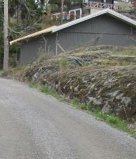 Figur 24 Vinkelvägen, förslag vägbreddning i kurva Träd och berg Breddning av gatan kommer medföra stor förändring av