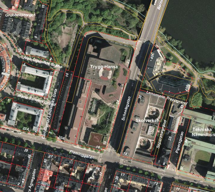 Bakgrund & områdesbeskrivning Kv. Brädstapeln ligger i nordöstra hörnet av Kungsholmen, sydväst om Barnhusbron invid korsningen mellan Scheelegatan och Fleminggatan.