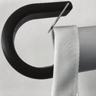 Lyftbandet inte är vridet eller slitet och att det kan röra sig fritt in och ut ur taklyften. Tillbehör, t.ex. selar och lyftbyglar inte visar tecken på slitage eller andra skador.