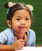 Filippinska barn tycker om att lära sig saker och att ge dem möjlighet till det redan i förskolan, ger dem en chans att påbörja resan till ett bättre liv.