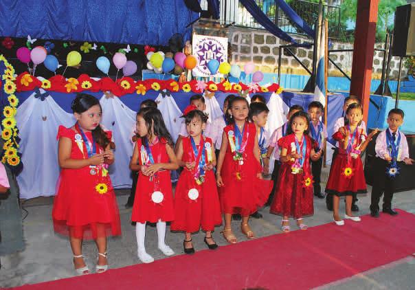 Att undervisa eleverna är Jag började att undervisa på förskolan i Pandayan. Sedan juni 2003 kommer de flesta av våra elever från grannområdet som ligger utmed den nationella filippinska järnvägen.
