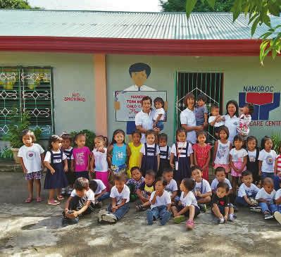 Filippinerna "Tack Team Mission Sve Skolpersonal vittnar om svåra förutsättningar att arbeta i skol Alltför ofta kopplas samtal om skolfinansiering till krav på att höja lärarnas löner, men
