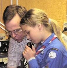 SM5IQ var på plats redan 0845 och möblerade om lite - 2m-stationen flyttades till datoravdelningen eftersom den och kortvågen skulle köras samtidigt.